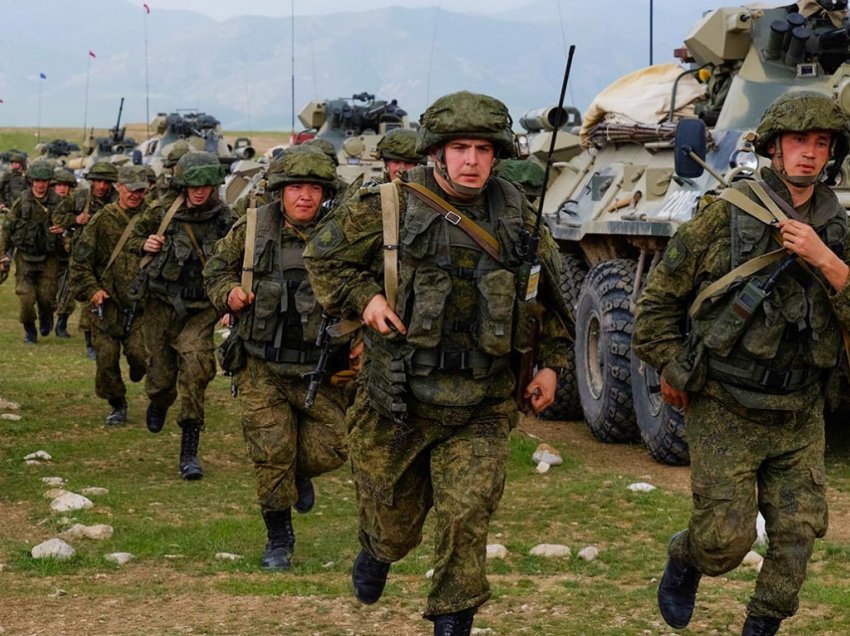 Rusia fillon manovrat ushtarake me aleatët përgjatë kufirit afgan 