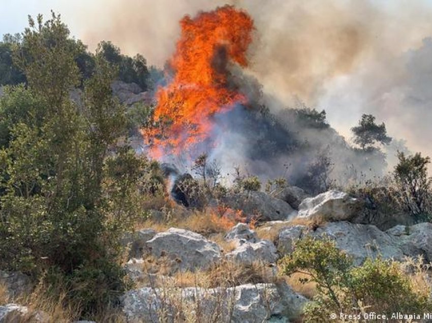 Flakë në Veri e në Jug të Shqipërisë, ende vatra zjarri agresive