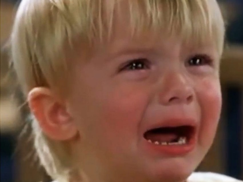 Si i bëjnë fëmijët të qajnë gjatë xhirimeve të filmave