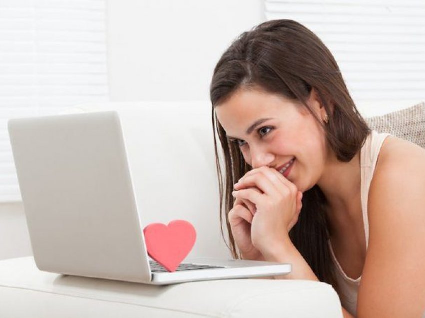 Si ta gjeni dashurinë në internet? Ndiqni këto rregulla dhe do të keni sukses