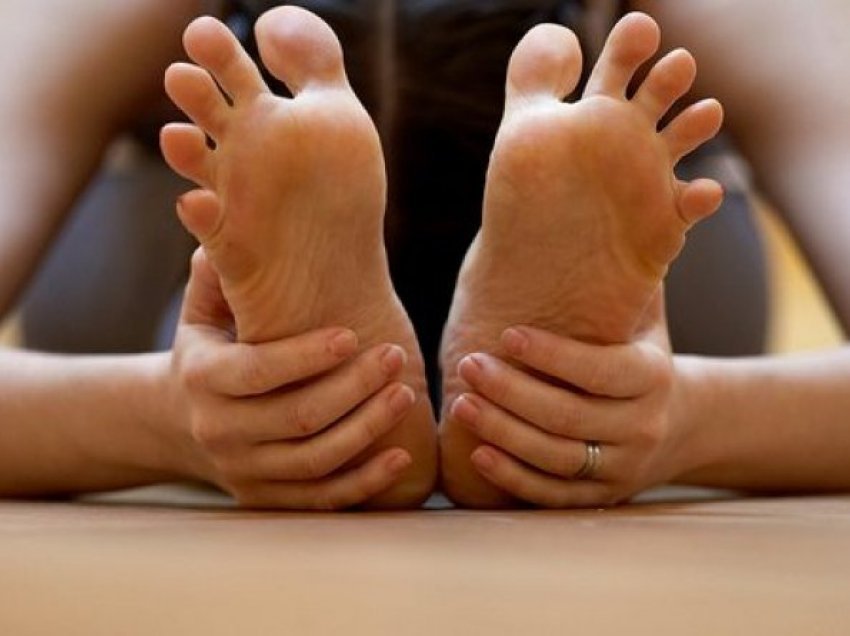 Ja çfarë tregojnë thonjtë e këmbëve për shëndetin tuaj