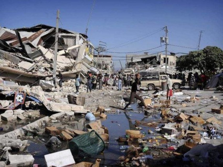 Paralajmërim për Cunami/  Pamjet e shtëpive të shkatërruara e njerëzive në alarm nga tërmeti me magnitudë 7.2 