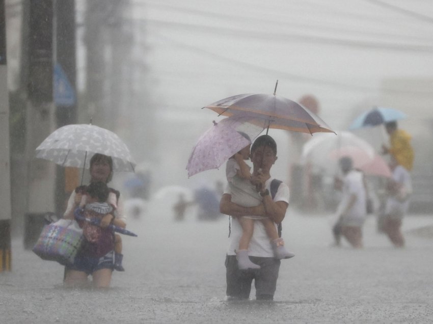 5 milionë njerëz të evakuuar në Japoni nga përmbytjet