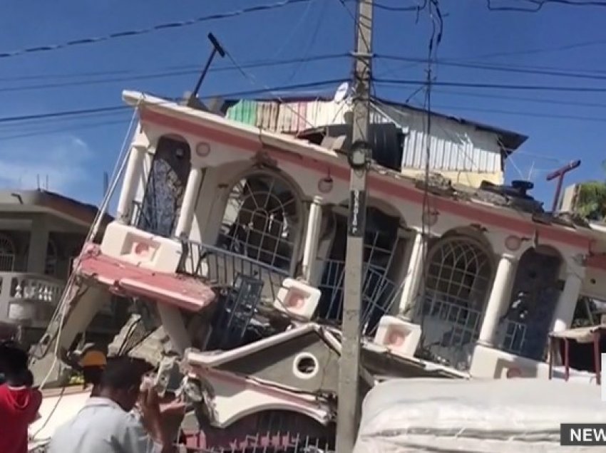 Tërmeti shkatërrues goditi Haitin, mbi 300 persona të vdekur! Pamje të qyteteve të rrafshuara! 