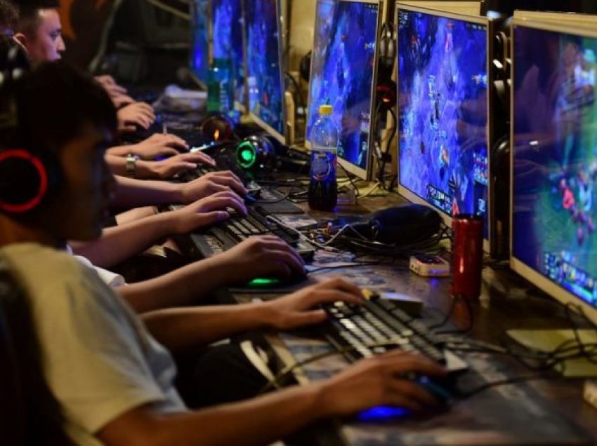 Kina pritet të “çrrënjosë disa nga lojërat online”