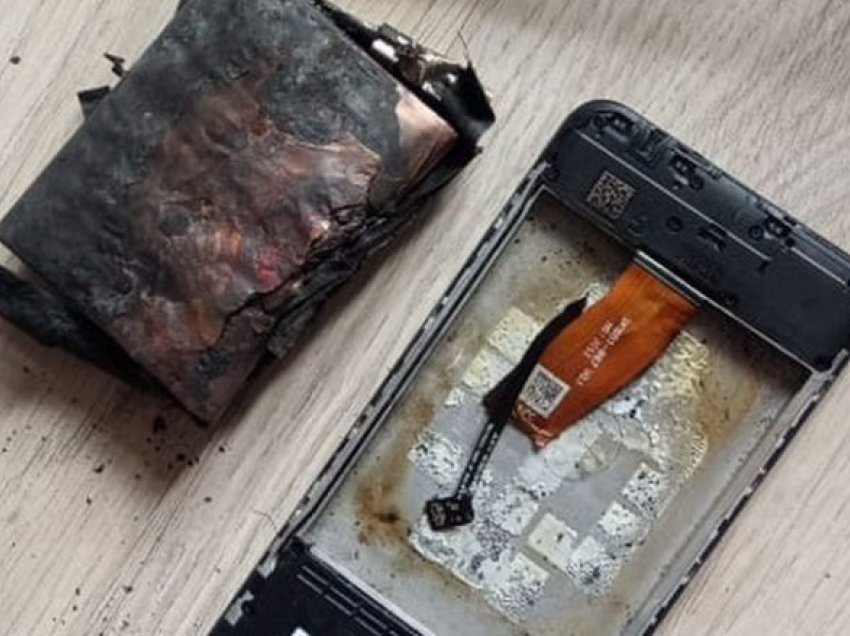 Skocezi tregon momentin kur telefoni celular i “shpërtheu” në dorë