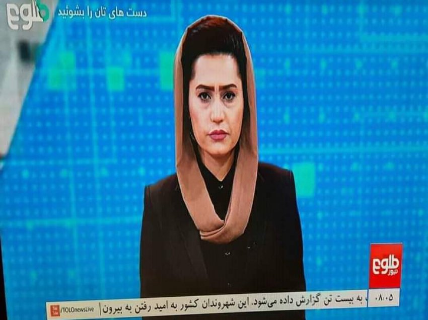 Gratë prezantojnë lajmet në kanalin kryesor televiziv në Afganistan
