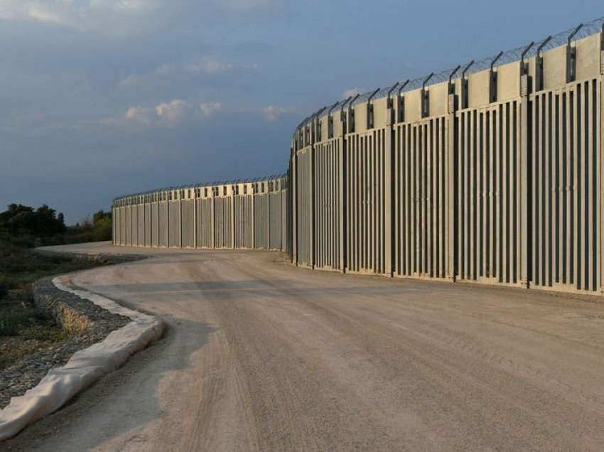 Greqia ndërton murin kufitar 40km për të ndaluar refugjatët afganë të hyjnë në Evropë 