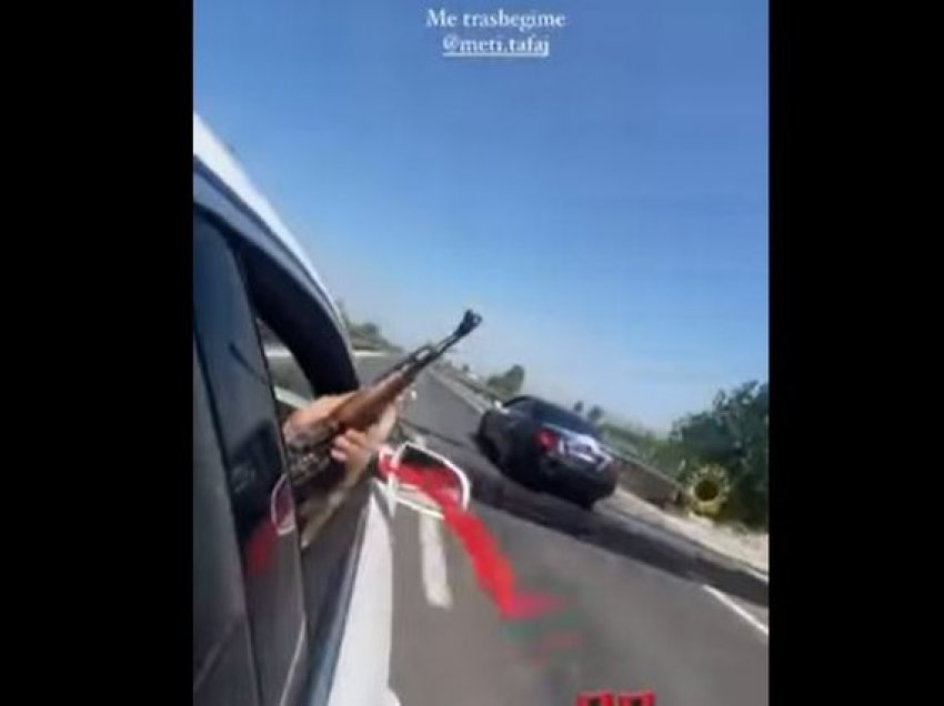 Qëlloi me kallash në mes të autostradës, zbulohet krushku që terrorizoi qytetarët