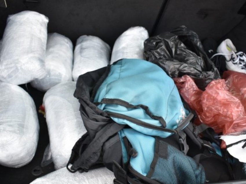 Konfiskohen rreth 10 kilogram substancë të dyshuar narkotike në Prishtinë