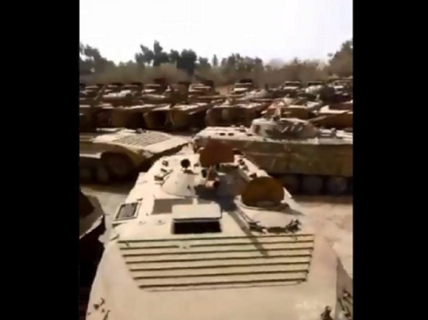 ​Talibanët tregojnë tanket e kapura në Kandahar