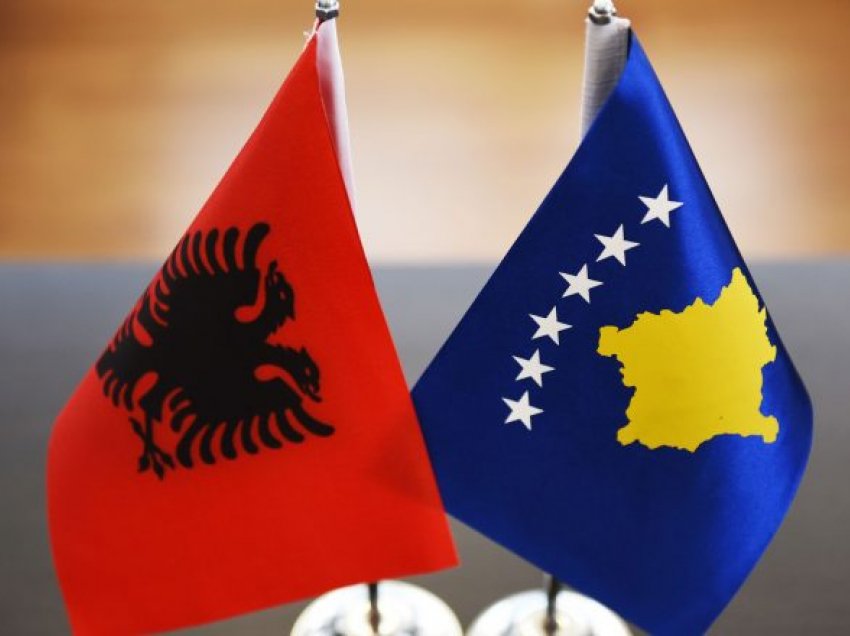 Mbahet tryeza “E ardhmja politike e shqiptarëve”