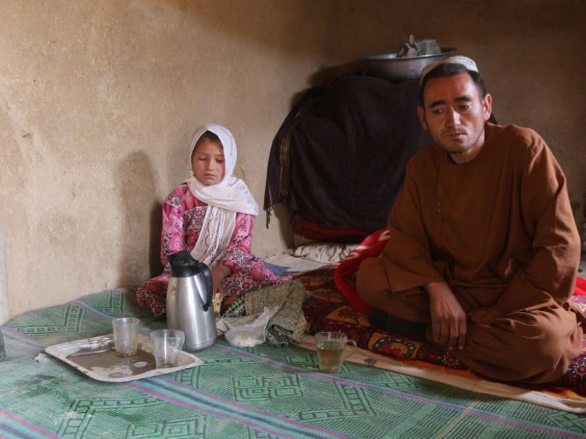 Shpëtohet vajza 9-vjeçare afgane e shitur nga babai për martesë