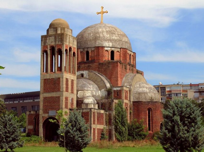 Kujt i duhen kisha-kujtime nga “Kasapi i Ballkanit” - Millosheviçi, le t’i merrë copëzat në shtetin e tij!