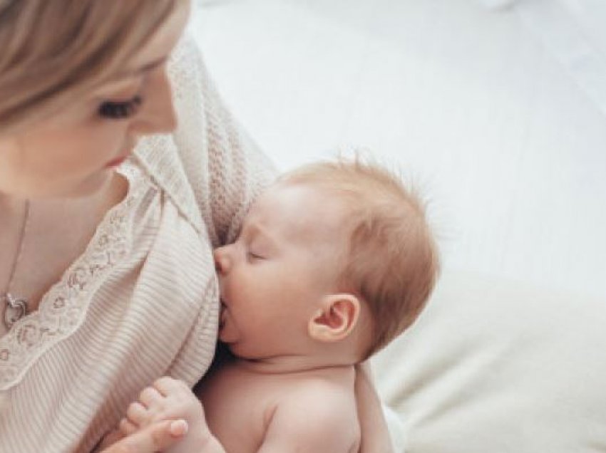 Si ndikon qumështi i gjirit tek fëmija?