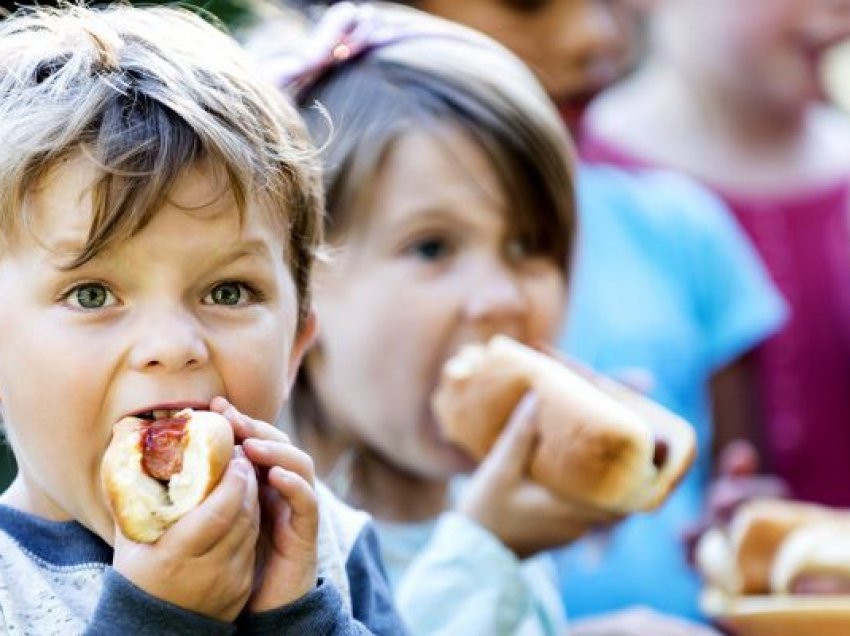Ushqimet më të ‘rrezikshme’ për fëmijët e vegjël