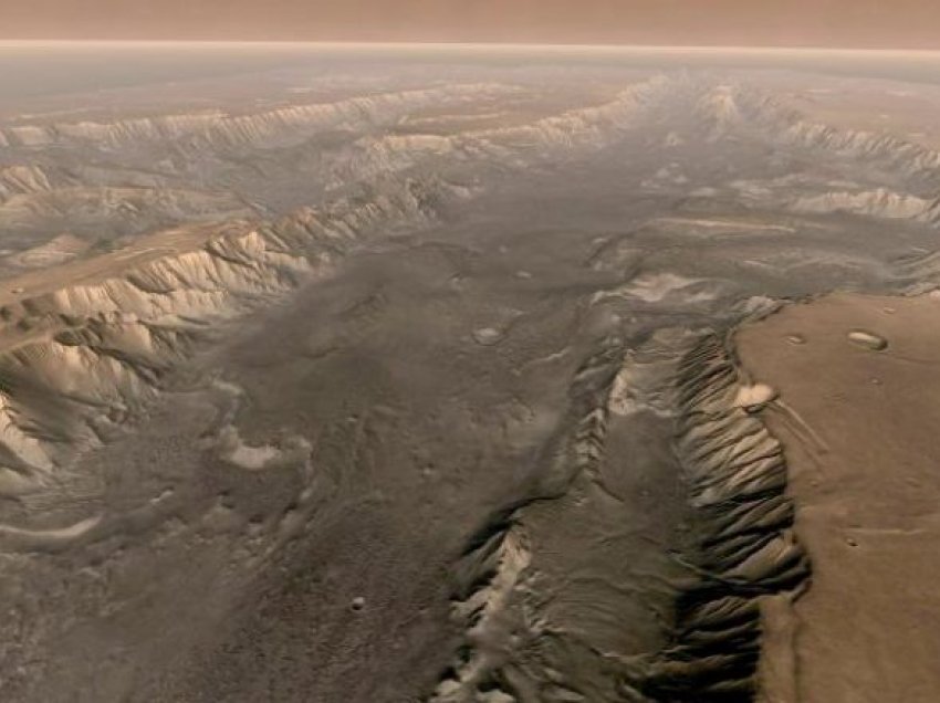 Zbulohet sasi e madhe uji në Mars