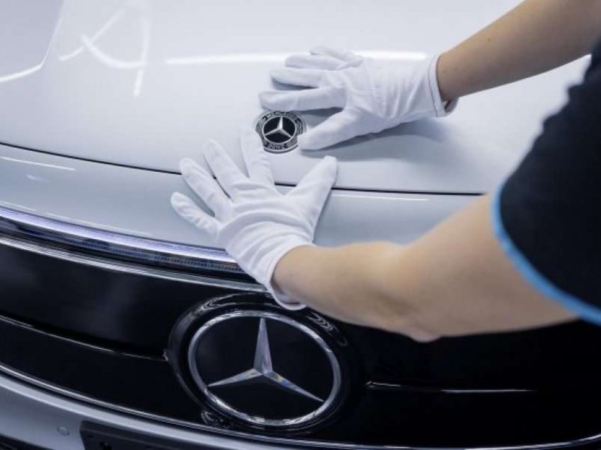 Mercedesi shpërblen 100 mijë punëtorë me nga 6 mijë euro