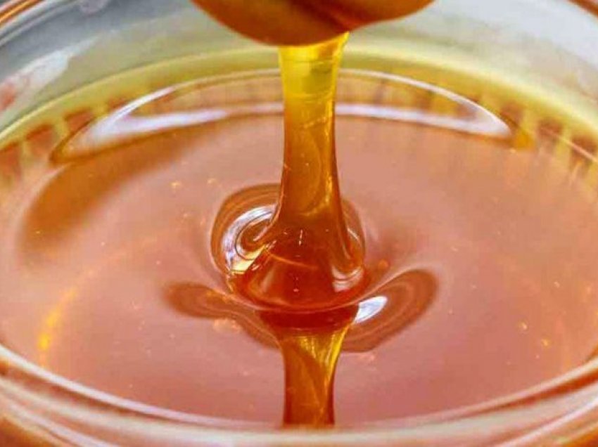 Trajtimet me mjaltë për të mbrojtur fytyrën në dimër