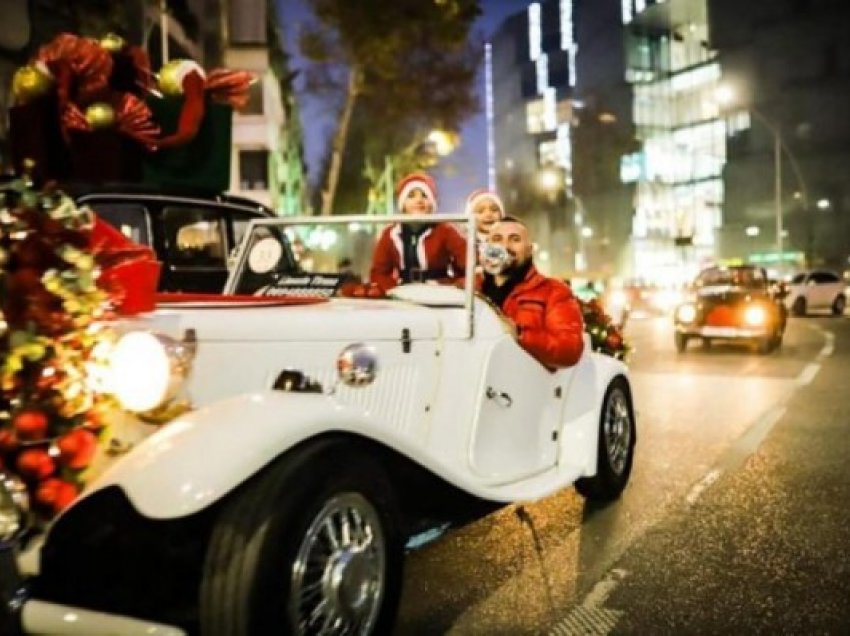 Për herë të parë, Tirana feston me paradën “Retro Christmas”