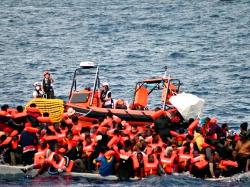Të paktën 30 emigrantë humbin jetën në detin Egje