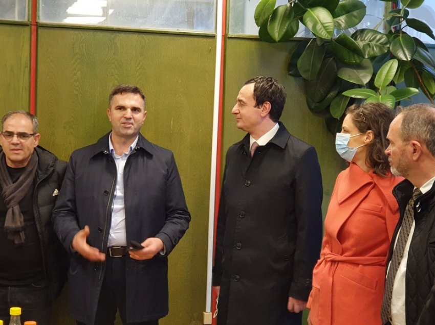 Kryeministri Kurti viziton punëtorët në Termocentralin “Kosova A” dhe  “Kosova B”