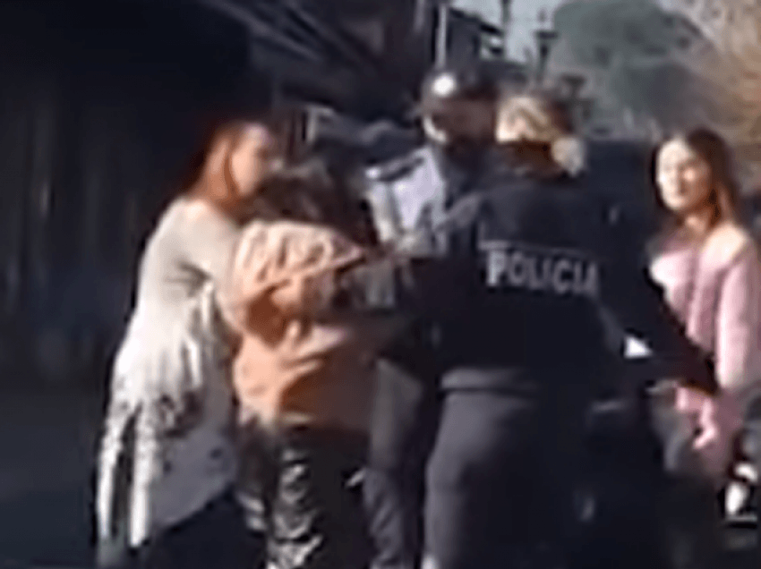 U ndalua për maskë, efektivja e policisë godet me shuplakë vajzën në Tiranë