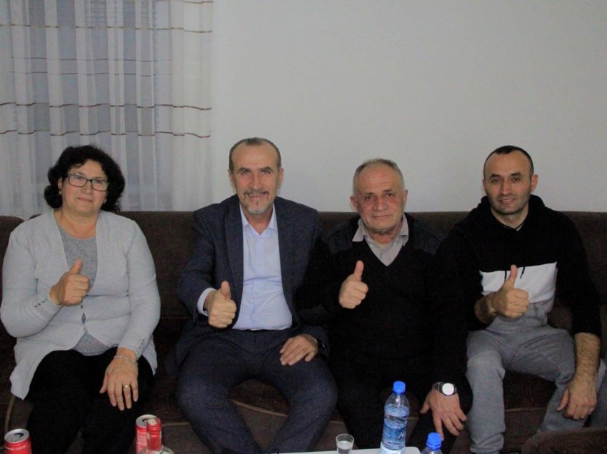 Bekim Haxhiu viziton fansin më të flakët të PDK-së Bujar Kokalla