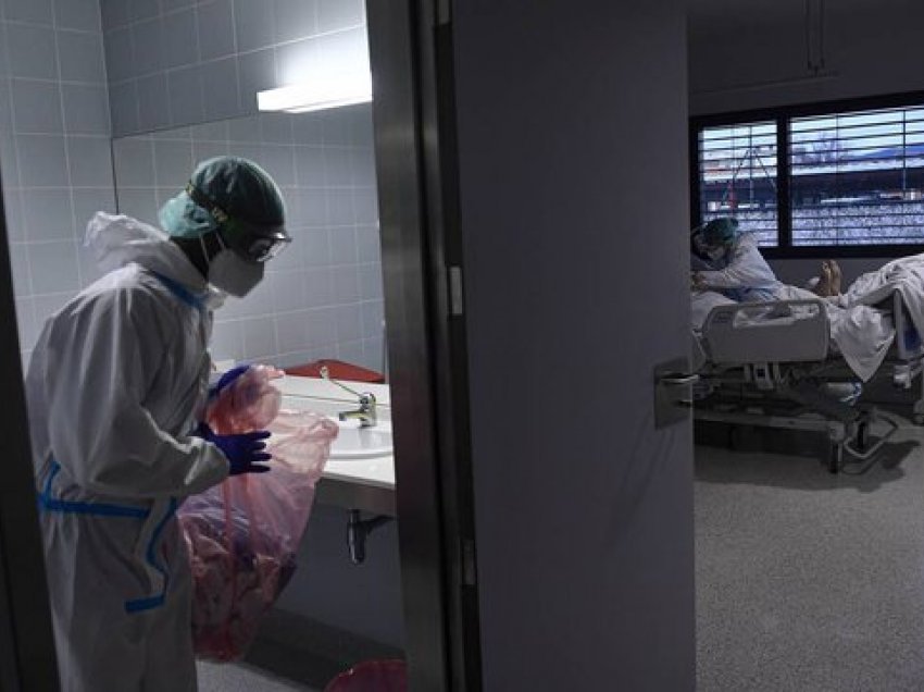 Koronavirusi/ Greqia në alarm, rritet frikshëm numri i rasteve të reja, 17 viktima në 24 orët e fundit