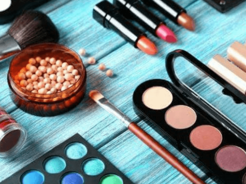 Metoda që produktet e kozmetikës të qëndrojnë më gjatë