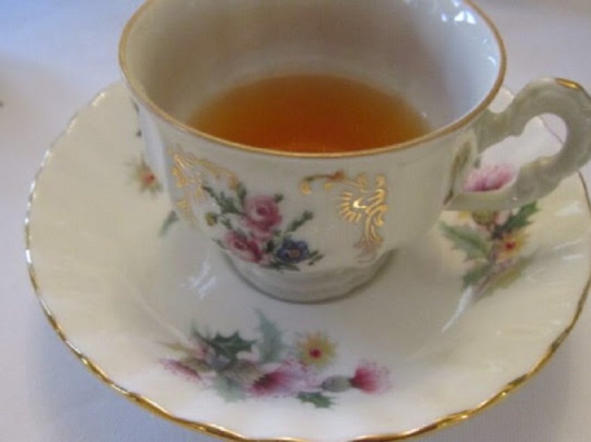 ​4 arsye për të pirë çaj shafrani të Indisë çdo ditë