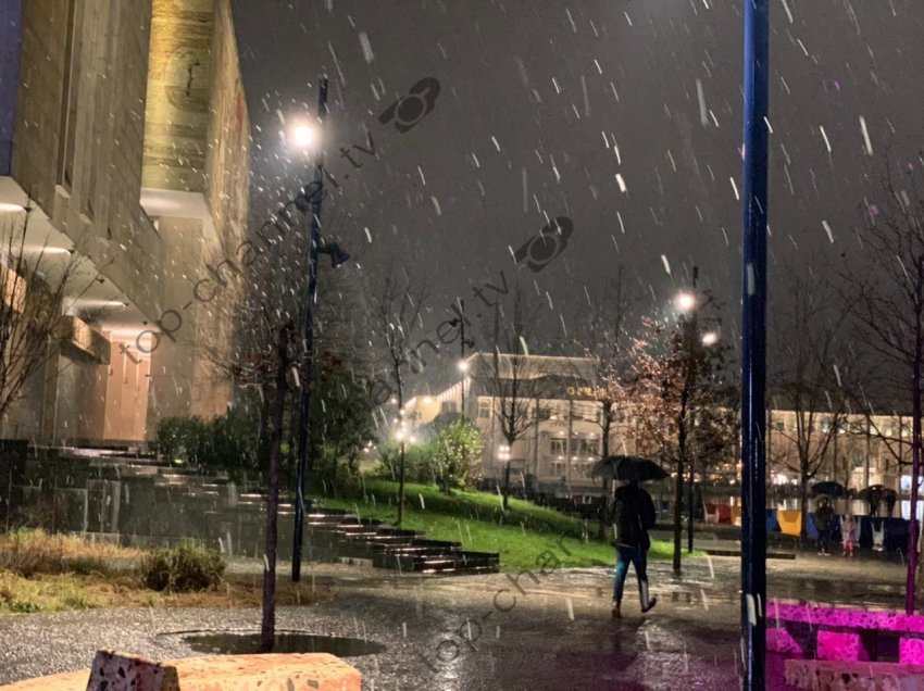 Reshjet e dëborës pas 4 vitesh, pamjet fantastike nga Tirana