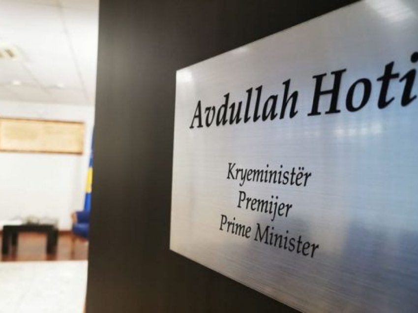 Një ditë pas zgjedhjeve, Avdullah Hoti del në punë