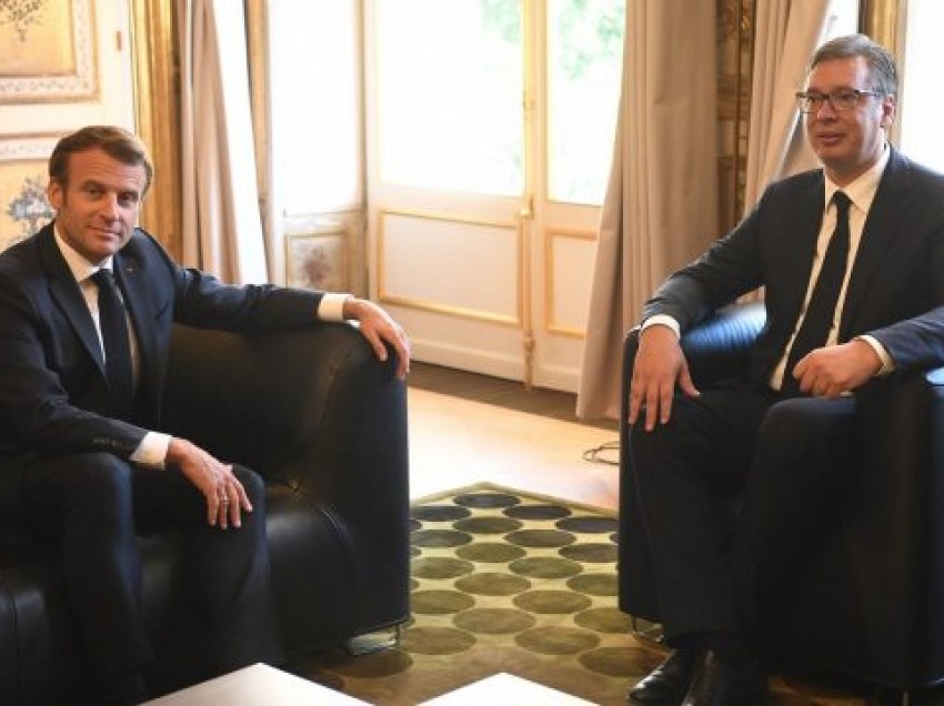 Macron i shkruan Vuçiqit, ia përmend dialogun me Kosovën, por jo njohjen reciproke