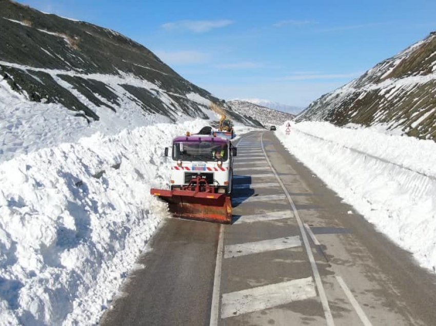 Autoriteti Rrugor Shqiptar: Qafa e Qarrit sot pa prezencë bore dhe ngricash, në të gjitha akset kombëtare…