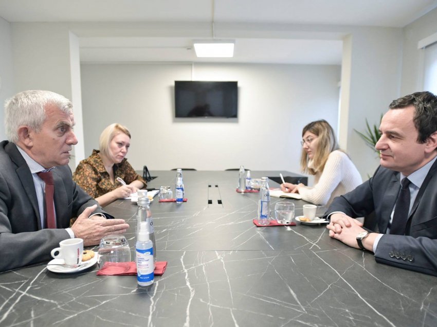 Kurti pret në takim ambasadori e Shqipërisë: Qeveritë tona të punojnë së bashku për të kapërcyer çdo barrierë e burokraci