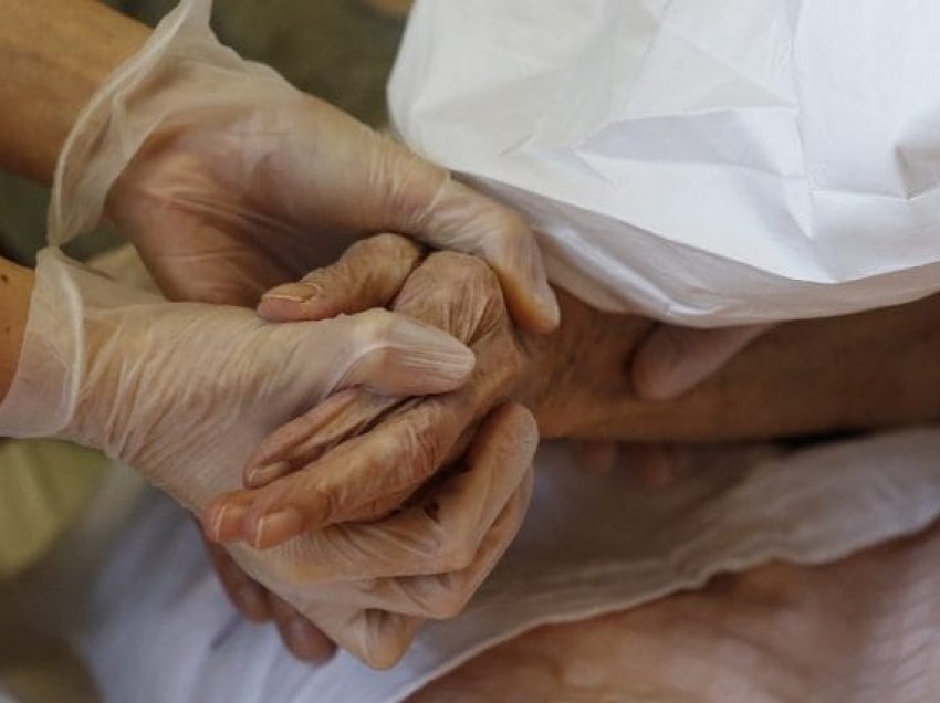 Infektohen me Covid 33 gra në një azil pleqsh, kishin marrë dozën e parë të vaksinës