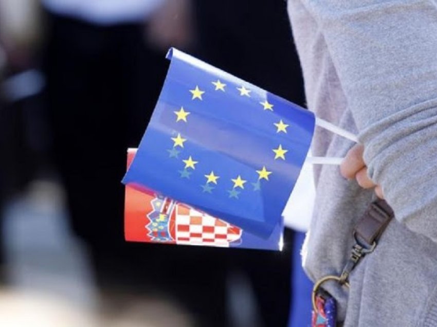​Kroacia pret 800 milionë euro për rikuperim deri në fund të verës