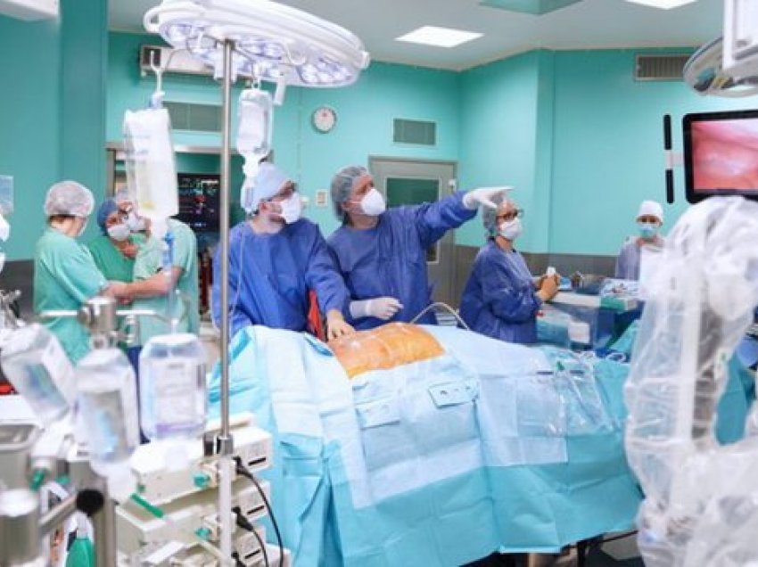 Rasti i parë në botë, tumori i veshkës hiqet nga një “kirurg robot” në një spital në Itali