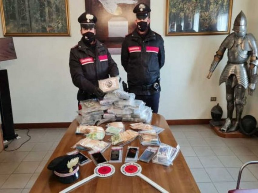Vëllezërit shqiptarë kapen me 6 milionë euro drogë