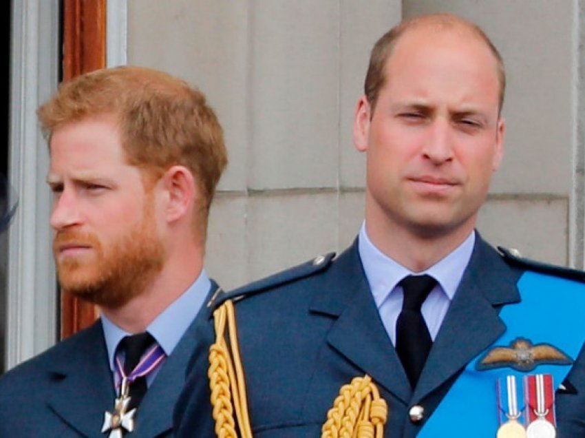 Princi William 'i trishtuar dhe i tronditur' nga sjellja e Harryt ndaj Mbretëreshës