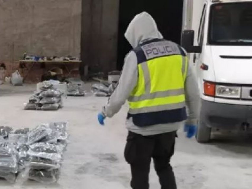 Grumbullonin drogë në Spanjë për ta shitur në Itali, shkatërrohet grupi italo-shqiptar