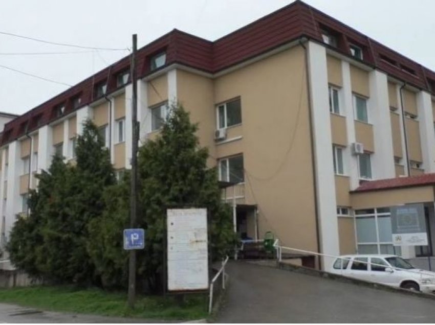 Spitali i Gjakovës: Spitalet po mbushen – mbani maskat