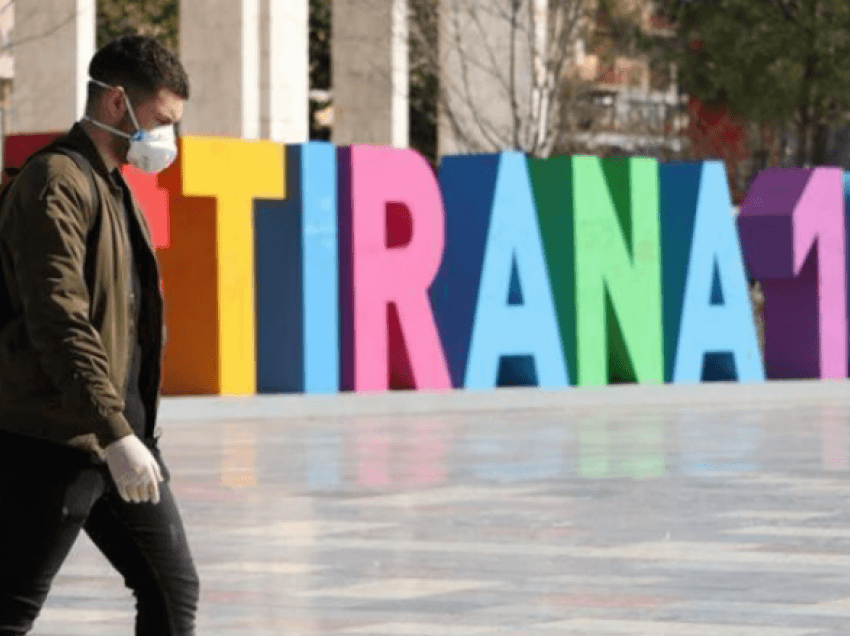 Mjekët, thirrje qeverisë shqiptare: Mbyllni 1 muaj shkollat, lokalet dhe ndalni urbanët