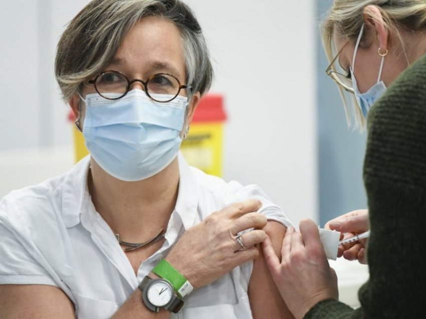 Fillon vaksinimi kundër koronavirusit në Holandë