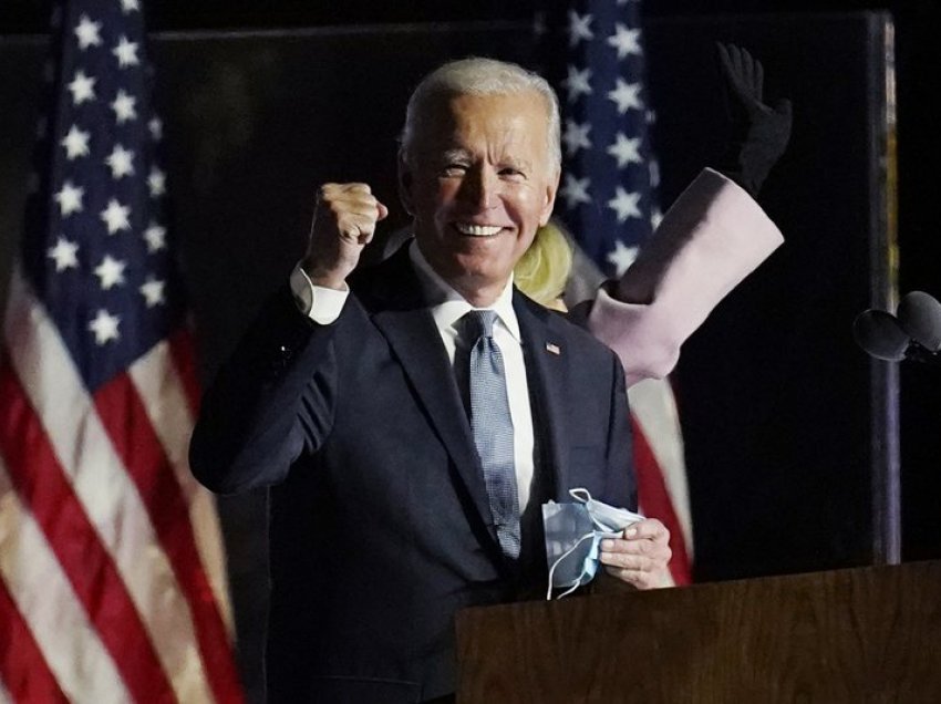 “Politika” e Beogradit shëmton fotografinë e presidentit Joe Biden