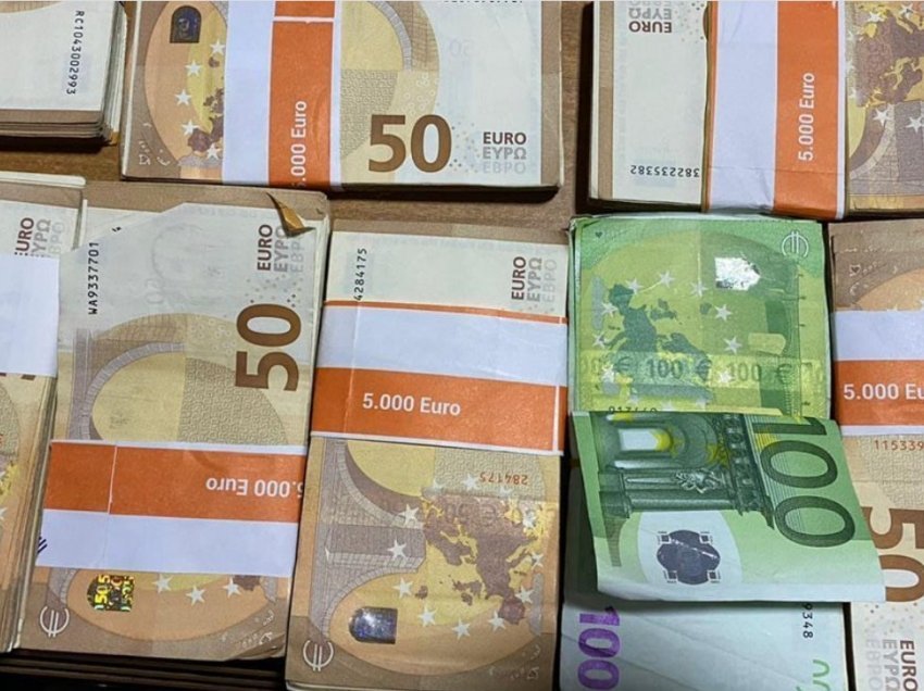  Kapet me 50 mijë euro të padeklaruara në makinë, vihet nën hetim 41-vjeçari nga Fieri