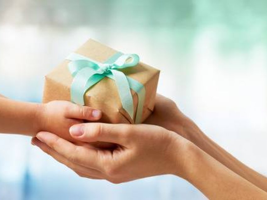 Ja disa ide si të suprizoni të dashurit tuaj me dhurata të lira dhe të thjeshta