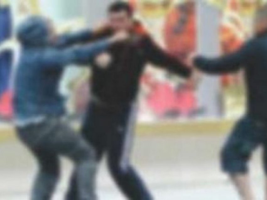 Rrahje masive në Prizren, dy grupe qërojnë hesapet me grushte