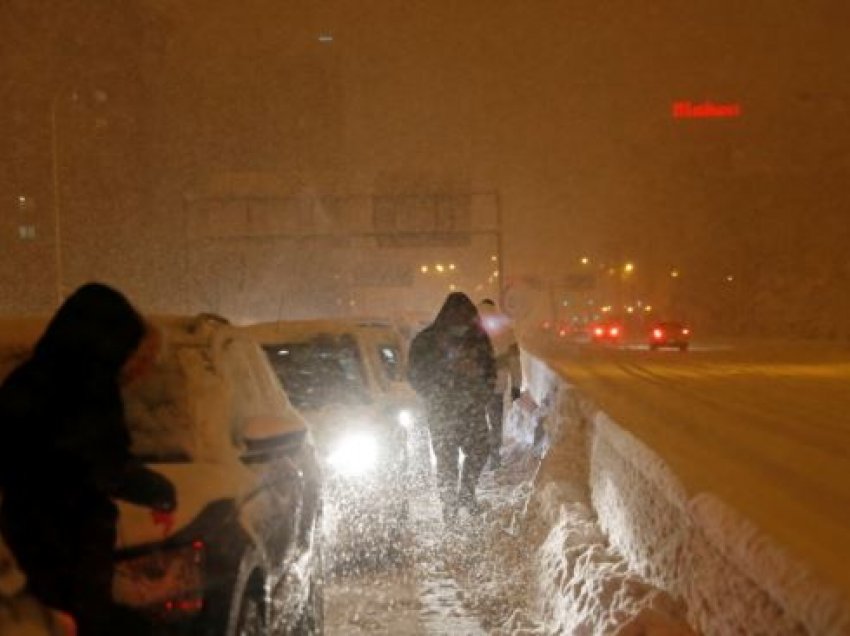 Spanja përfshihet nga një stuhi bore, ka edhe viktima